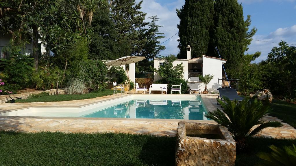 Villa Massa Piscina Полиняно а Маре Екстериор снимка